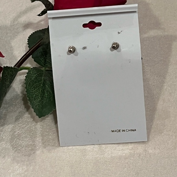 VINTAGE FASHION gold & red earrings - Picture 4 of 5